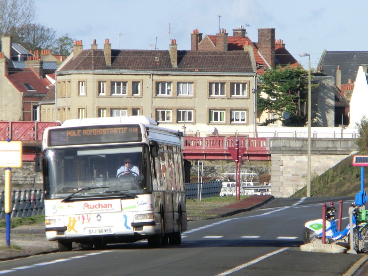 Les bus stationnent plus de 10 min sur les bandes cyclables !